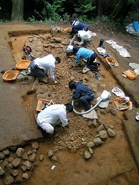 本宮市 庚申壇古墳の発掘調査風景